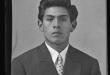 Foto carnet de hombre no identificado en estudio fotográfico