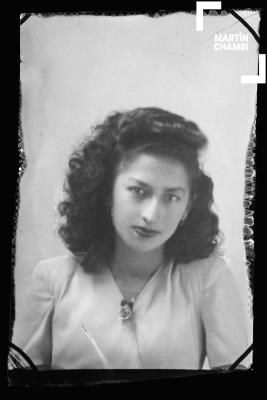 Foto carnet de mujer no identificada